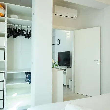 6 Tram Stops To Center - San Donato Appartement